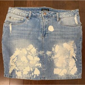 GENTLY WORN SIZE 12 VENUS DENIM MINI SKIRT WITH ACID WASH AND IS DISTRESSED